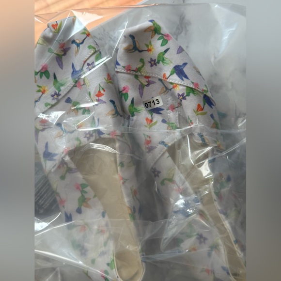 Toms Alpargata Loafers Hummingbird with Flowers Size 9 NWT 713 - Picture 6 of 6